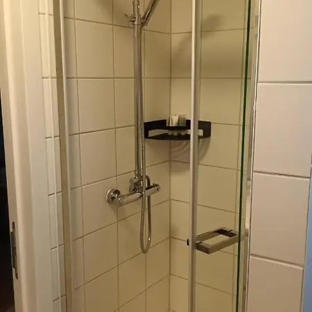 Al In Den Aap Gelogeerd? *